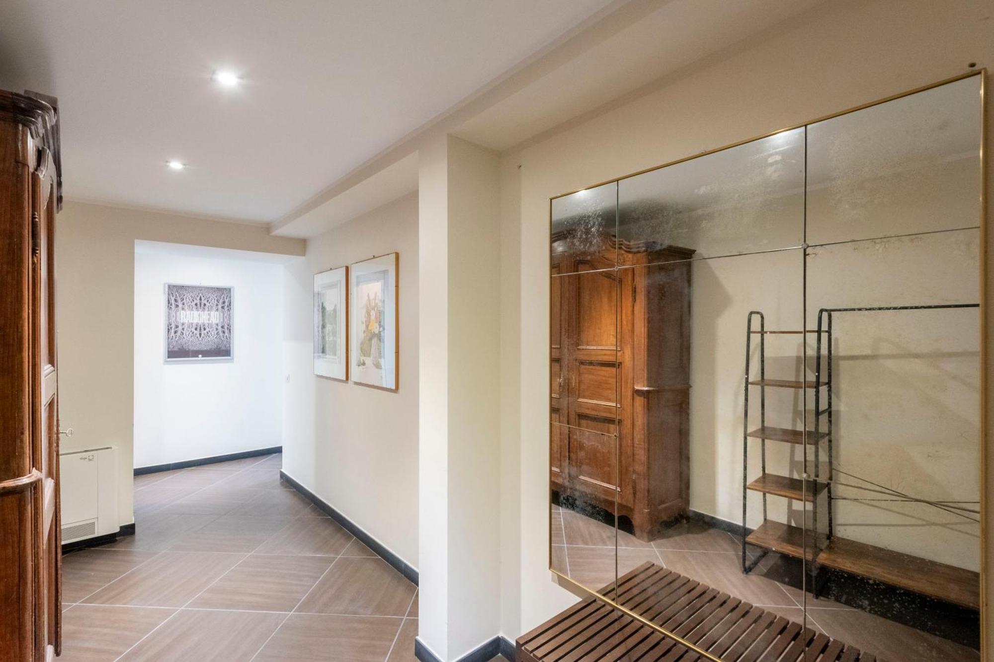 Beautiful Flat Next To Aquarium - Happy *