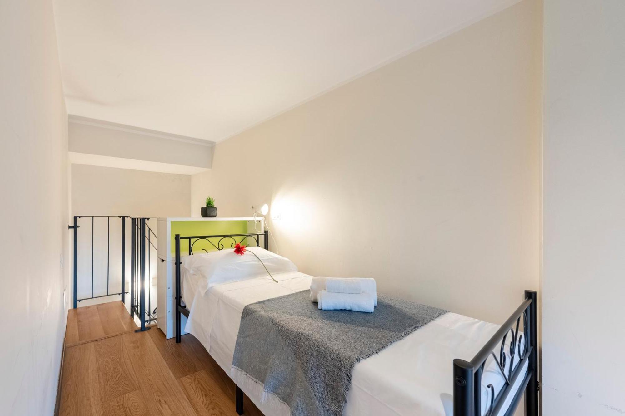 Beautiful Flat Next To Aquarium - Happy *