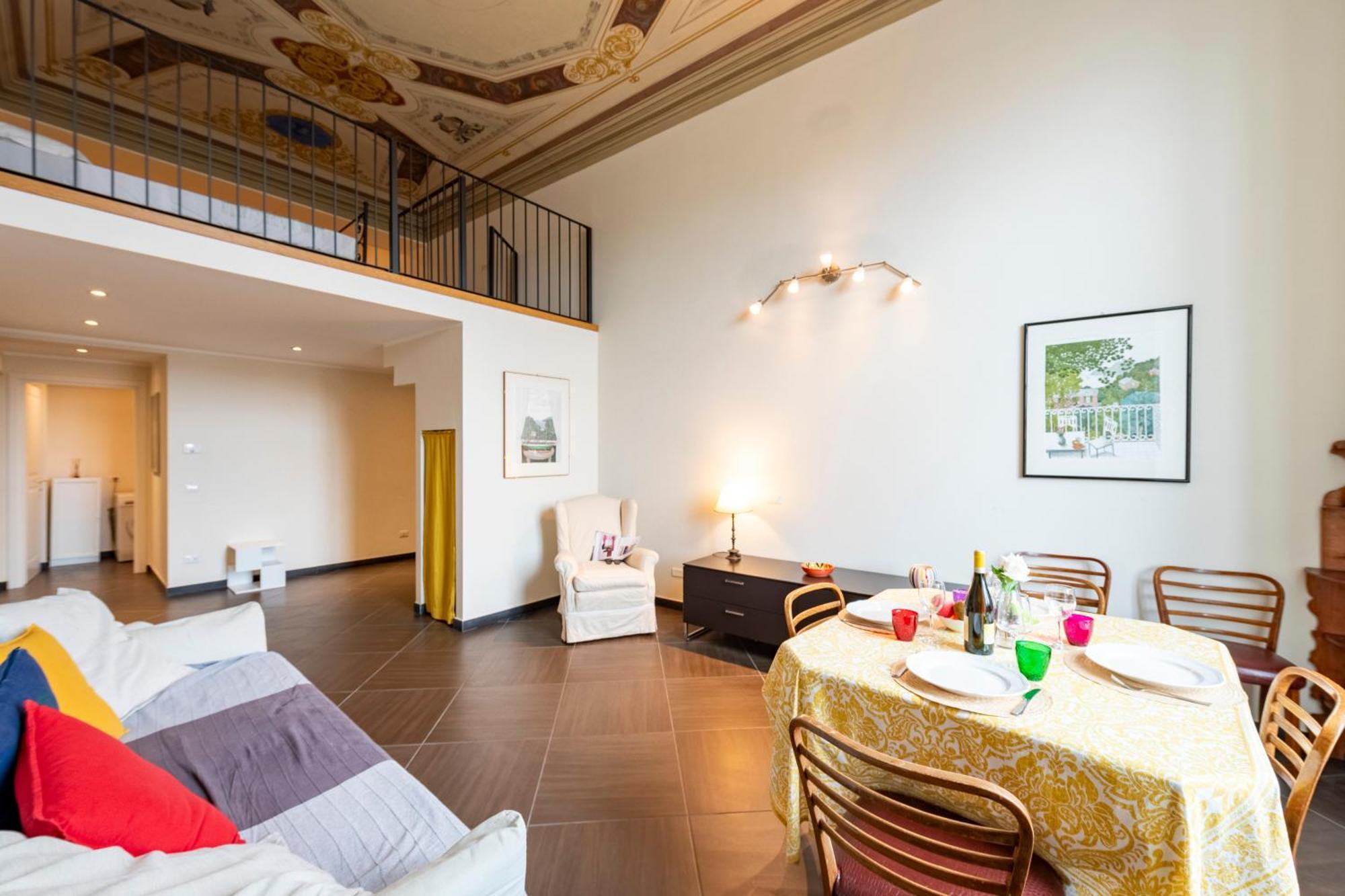 Beautiful Flat Next To Aquarium - Happy